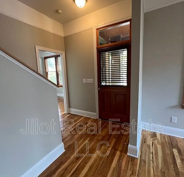 176 Flora Ave NE #A — Photo 3