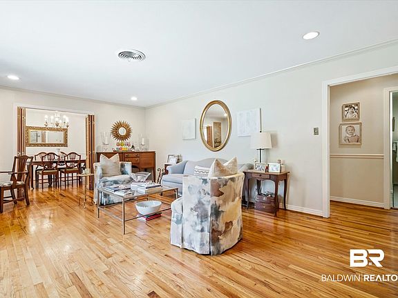 4th image of 4151 Carmel Dr N