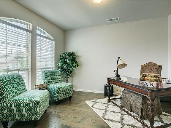 3rd image of 5412 Pinewood Dr