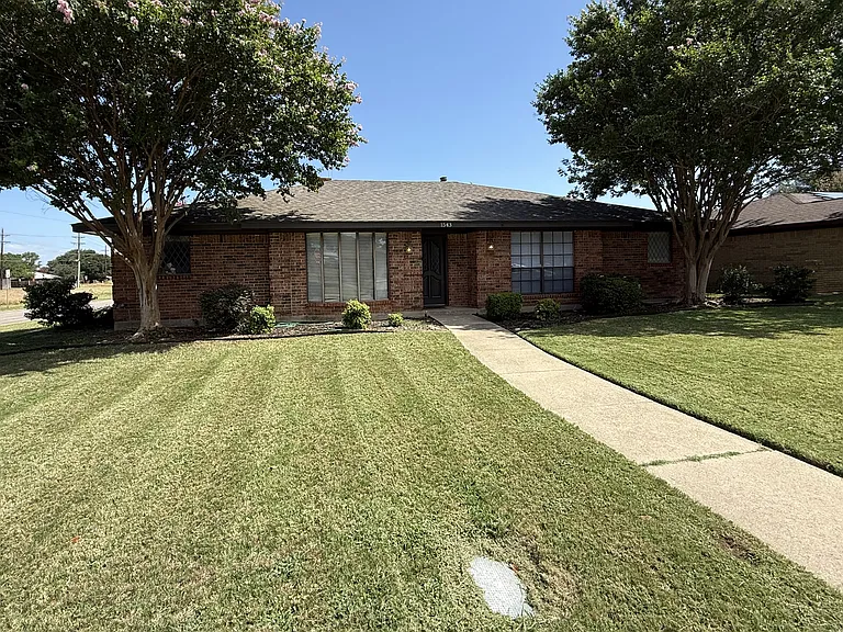 1543 Chisolm Trl — Photo 1