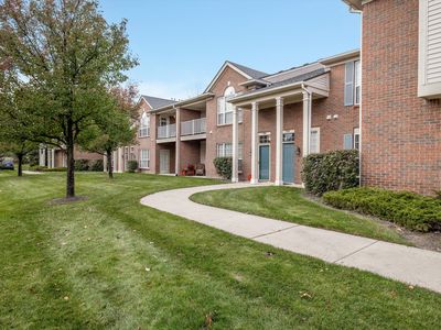 17104 Chesapeake Cir, Walled Lake, MI, 48390