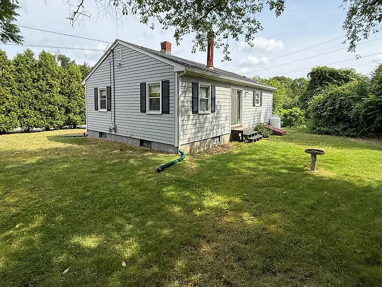21 Bradford Ave — Photo 3