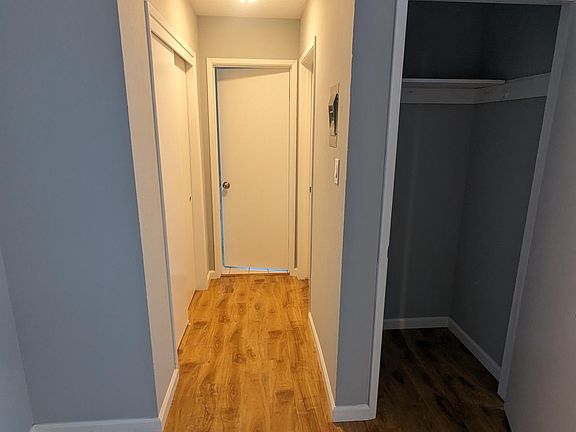 5th image of 1608 Queen Charlotte Dr APT 1