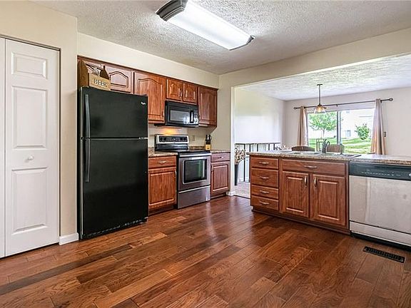 2nd image of 777 Sunset Cir