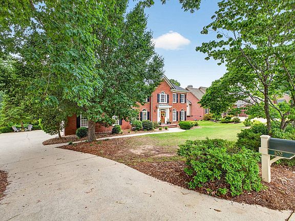 3rd image of 102 Glenbriar Ct