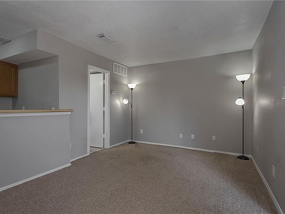 5th image of 3125 Sondra Dr APT 302