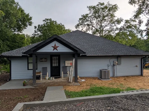 131 River Rd, Hendersonville, TN 37075