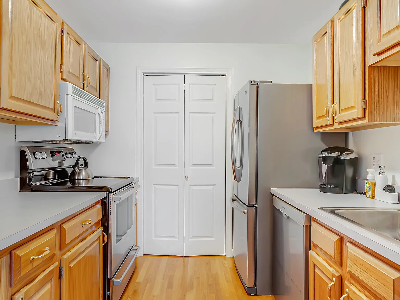 2 bed, 1.5 bath, 1099 sqft, $4,350 — Photo 3