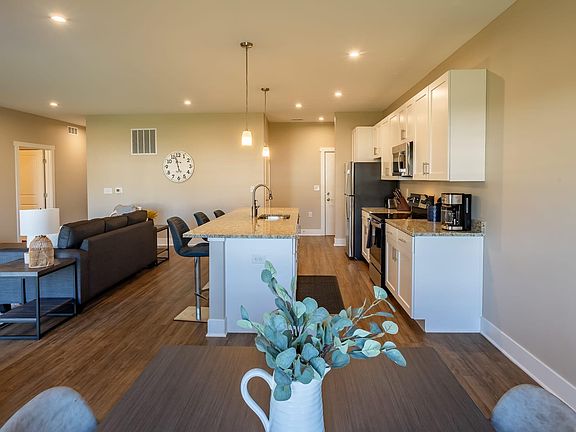 5th image of 3865 Shiraz St #1