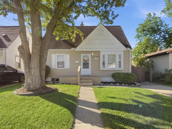 629 W Kalama Ave, Madison Heights, MI 48071