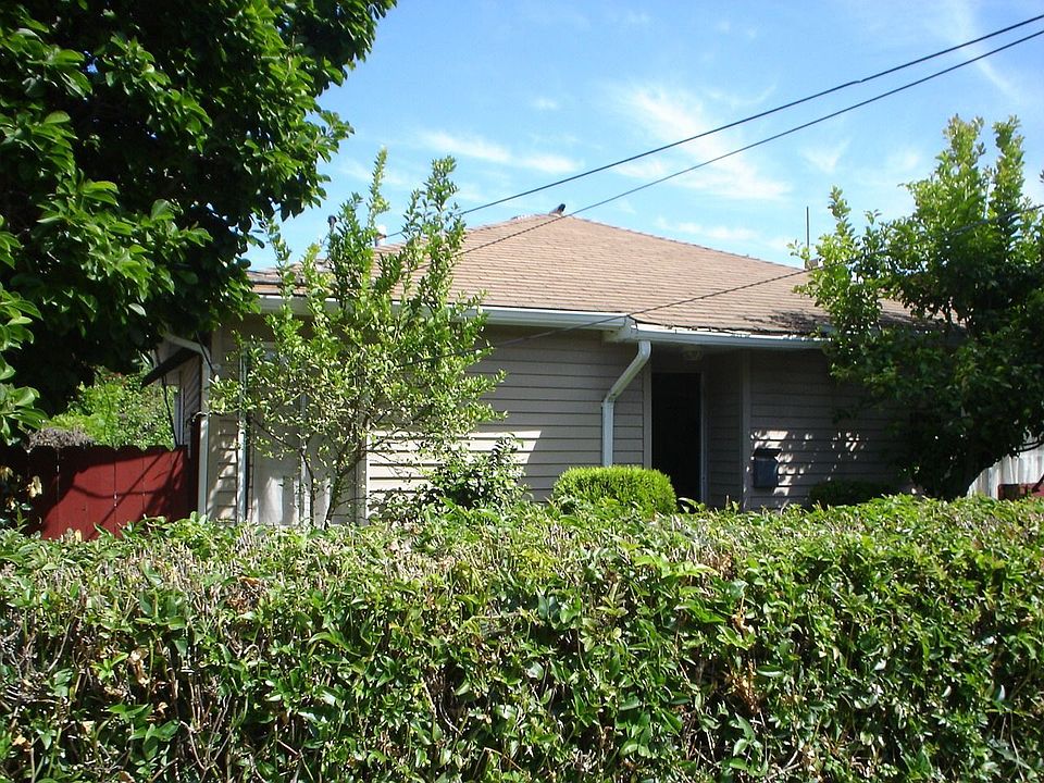 1st image of 304 Cedar St