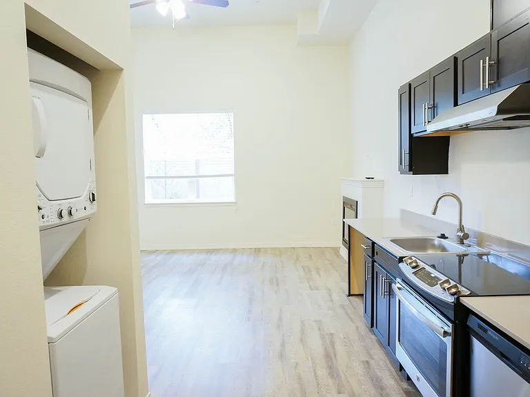 7180 N Leavitt Ave — Photo 54