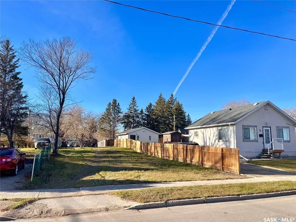 68 Victoria Avenue, Yorkton, SK S3N 1S8