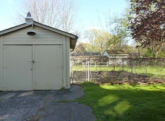 5th image of 3145 Pine Hollow Dr