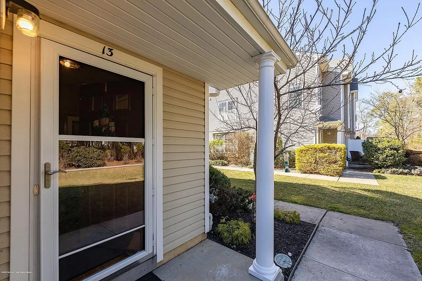 13 Topeka Ct — Photo 1