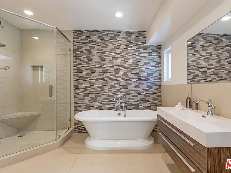 703 N Maple Dr — Photo 32