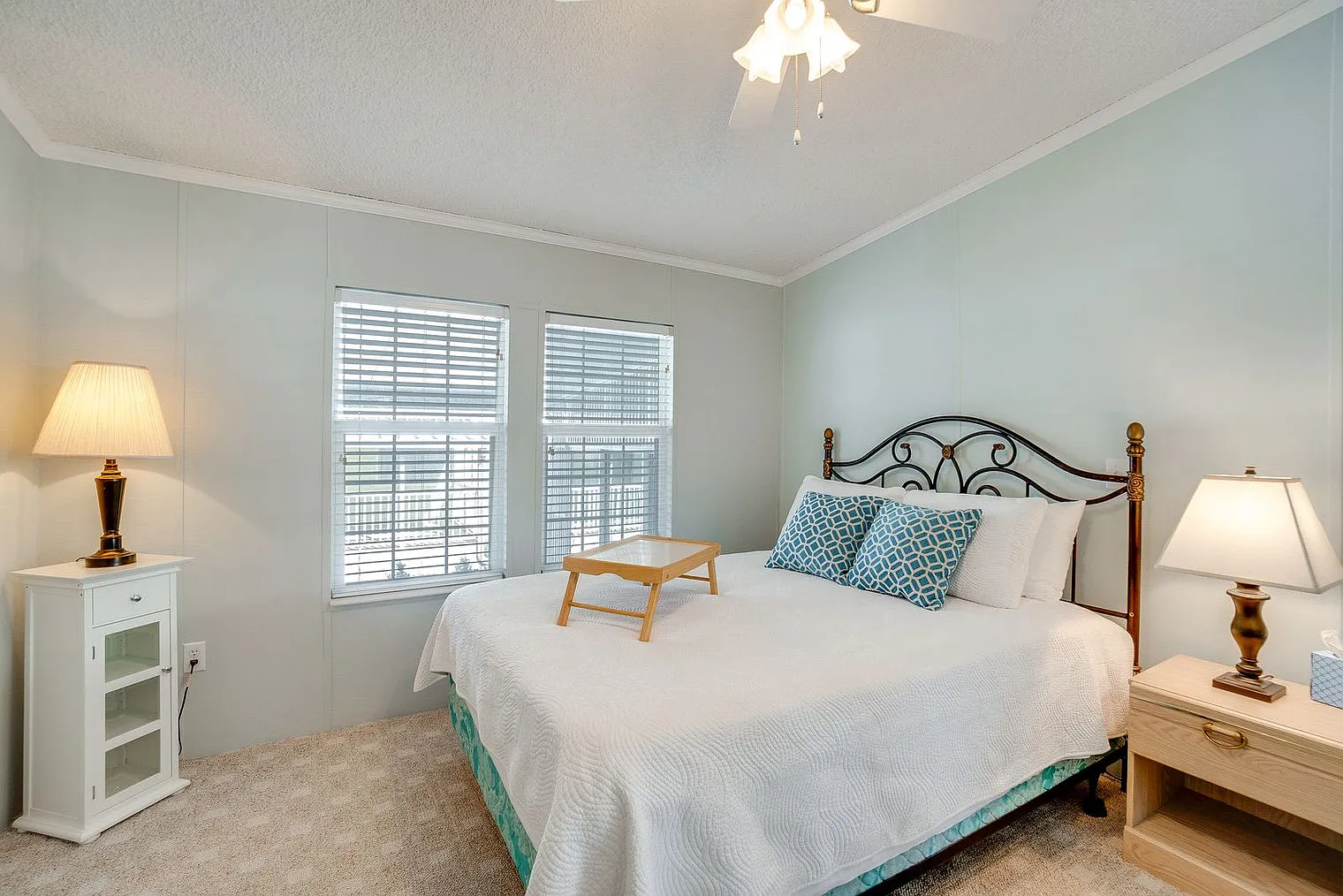 4 bed, 2.0 bath, 1689 sqft, $2,742 — Photo 4