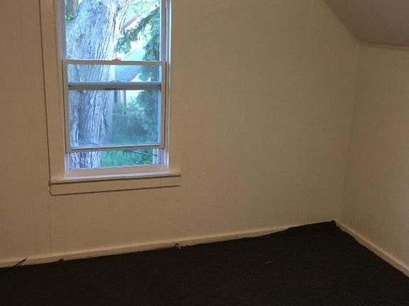 2nd image of 395 Warwick Ave