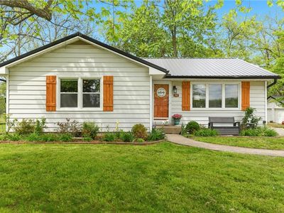 751 S State Route J, Peculiar, MO, 64078