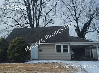 1215 W Rosemont Dr, Bethlehem, PA 18018