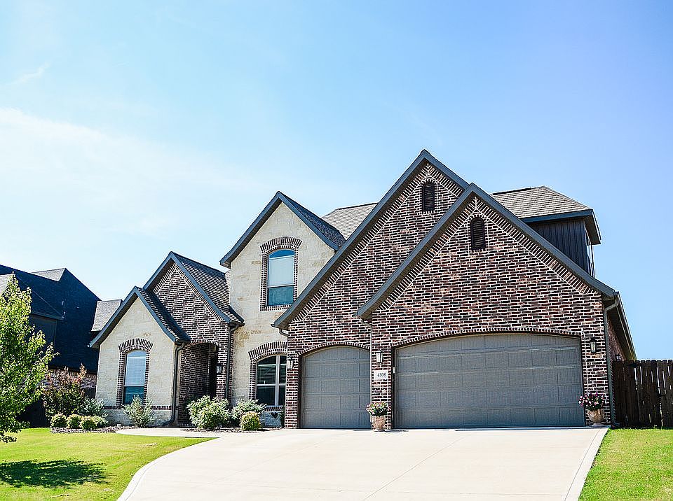 1st image of 4306 NE Blue Spruce Ave