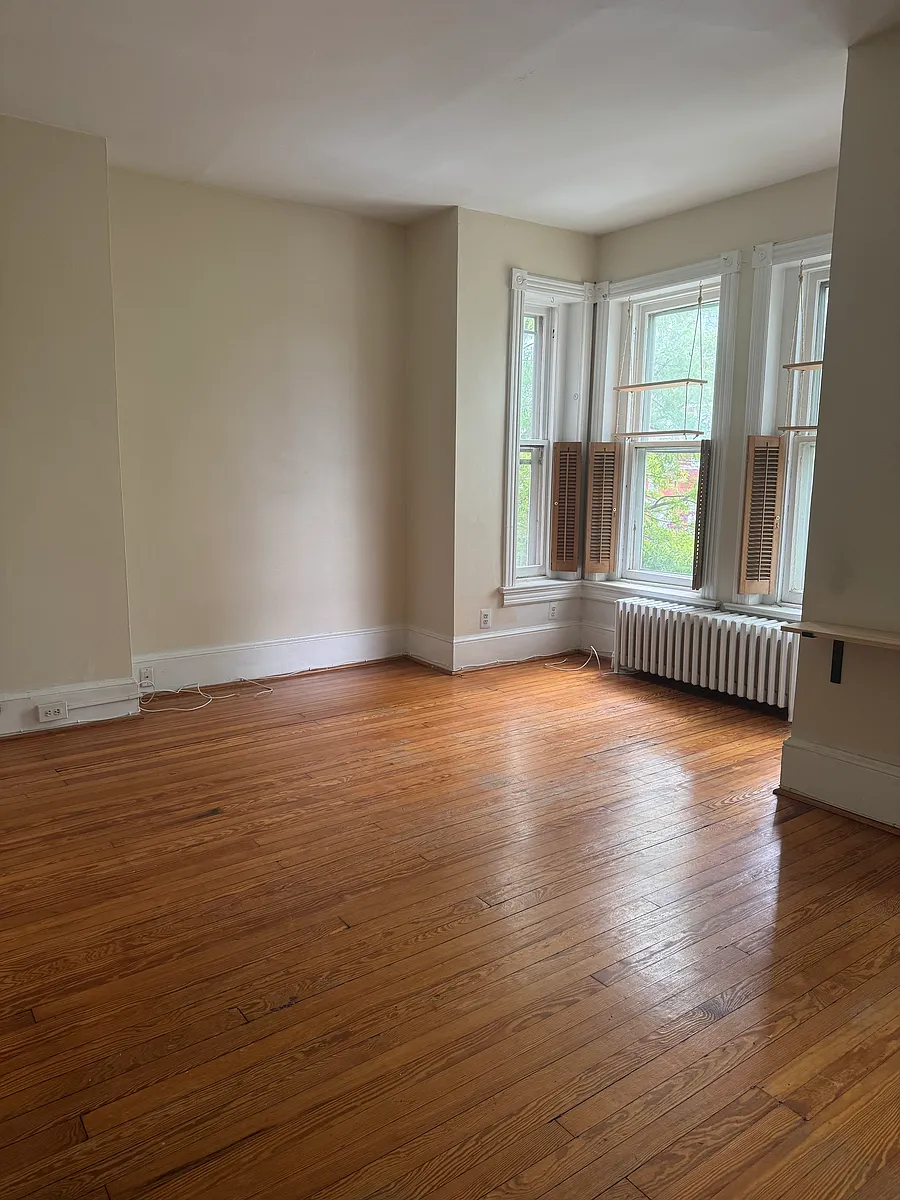Main living space - 909 Prince St #2