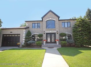 34 Amaron Ln, Staten Island, NY 10307