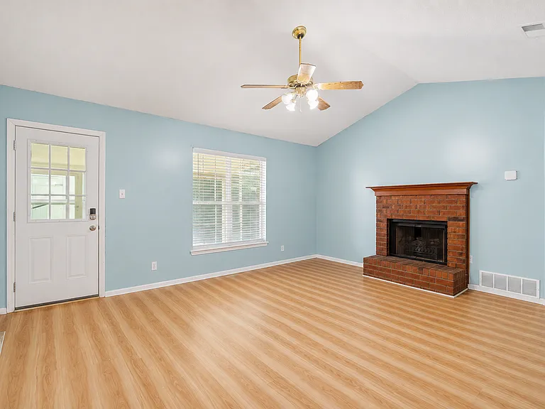 10331 Oak Leaf Dr — Photo 3
