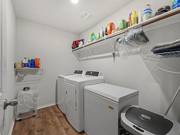 5th image of 2412 Lupton St