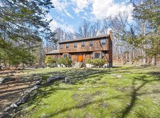 7 Leopard Dr, Sandy Hook, CT 06482