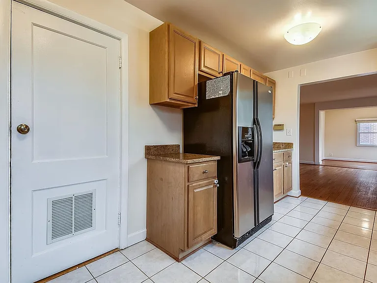 210 E Hamilton Ave — Photo 5
