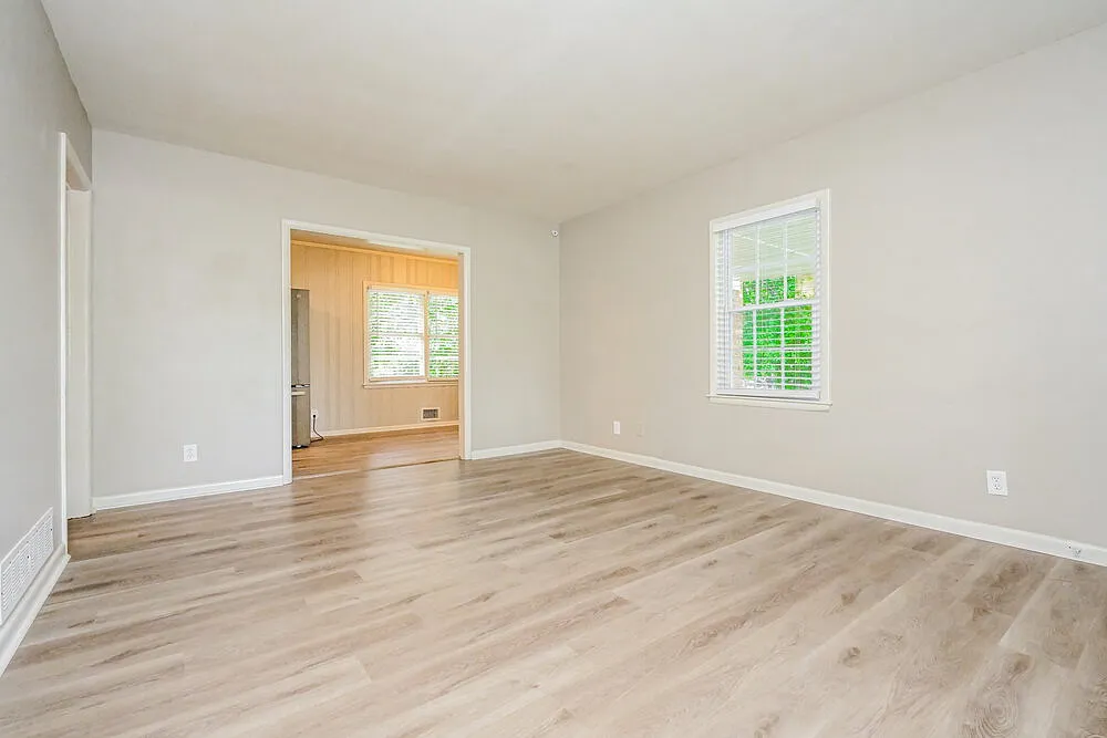 3 bed, 1.0 bath, 1110 sqft, $1,615 — Photo 3