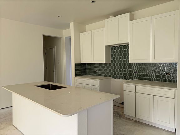4th image of 409 Smith Rd