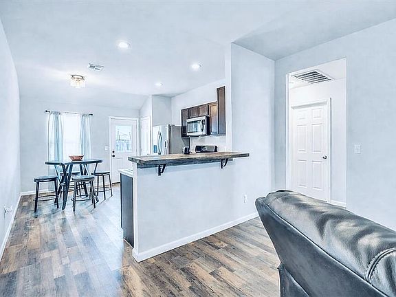 3rd image of 2000 Concord