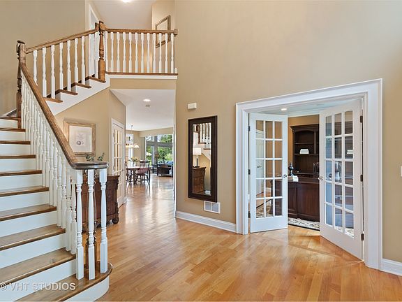 5th image of 39W296 Cambridge Ct