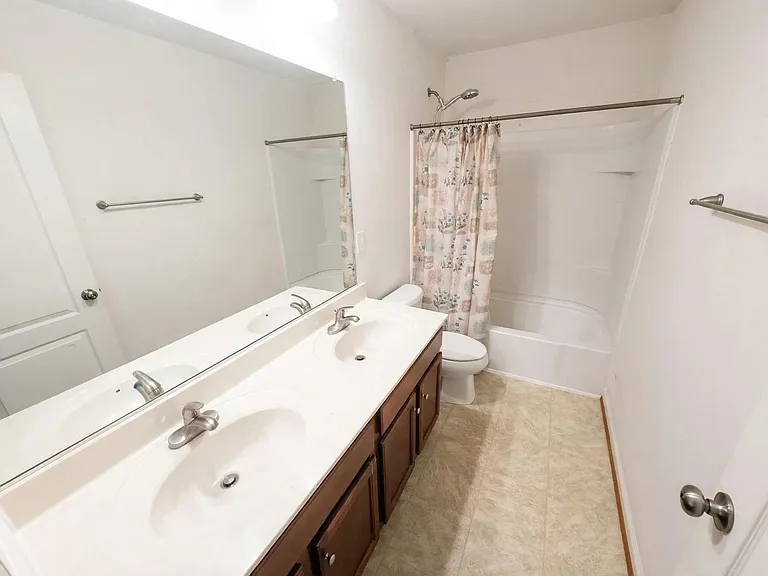 8707 Raleigh Mews — Photo 9