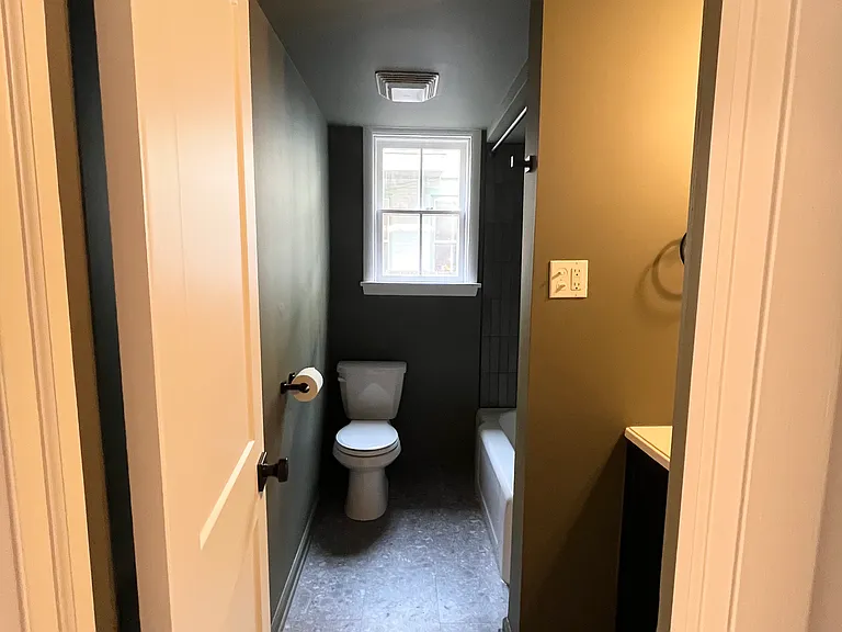449 W Chestnut St #1 — Photo 10
