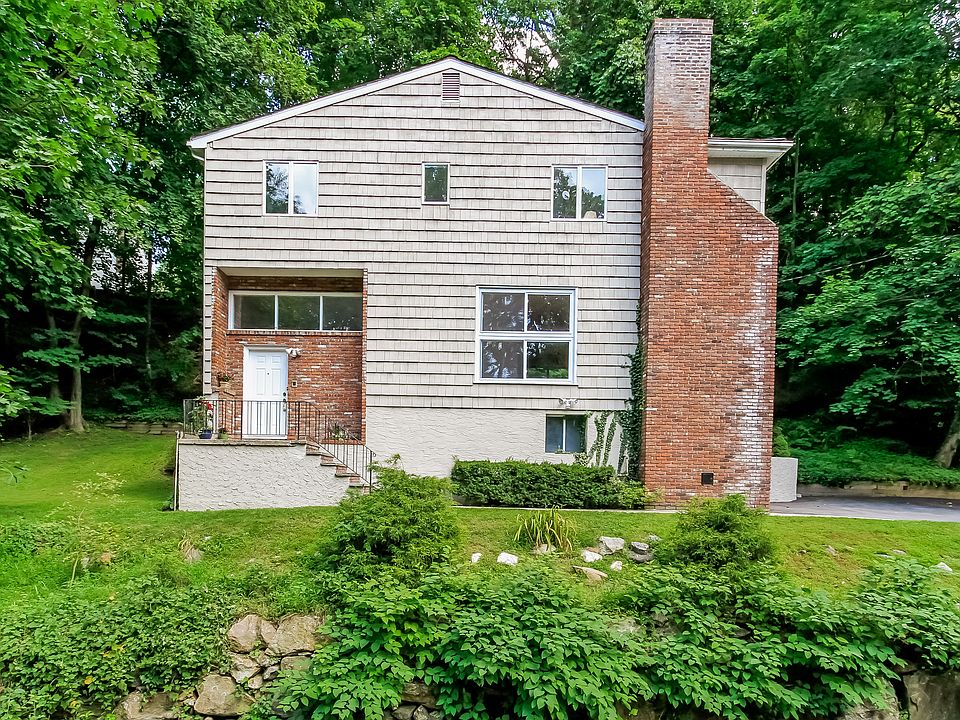 1st image of 7 Brook Pl