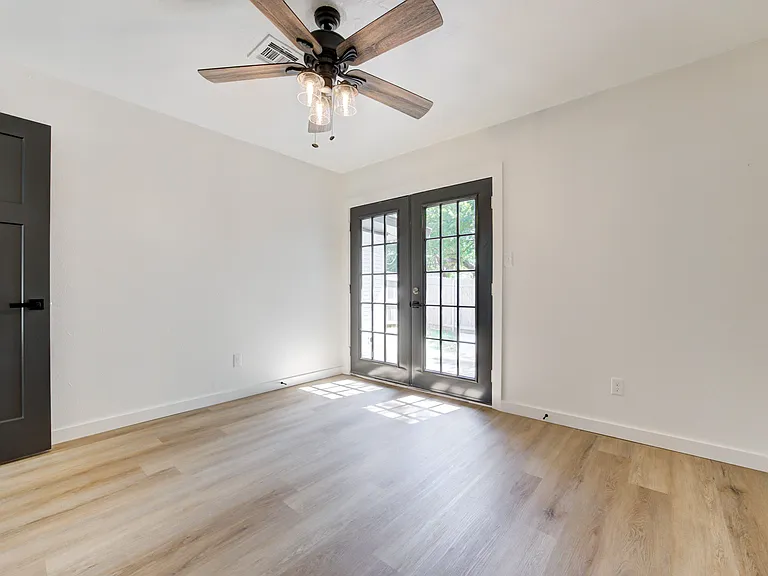 2212 Donna Dr — Photo 18