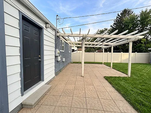 2 bed, 900 sqft, $1,525 — Photo 2
