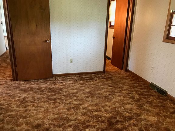 2nd image of 516 Franklin St