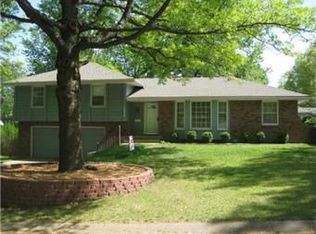 9613 W 92nd St, Overland Park, KS 66212