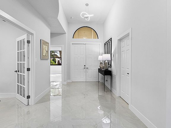 3rd image of 7868 MONARCH Court