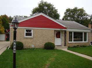 4649 Larch Ave, Glenview, IL
