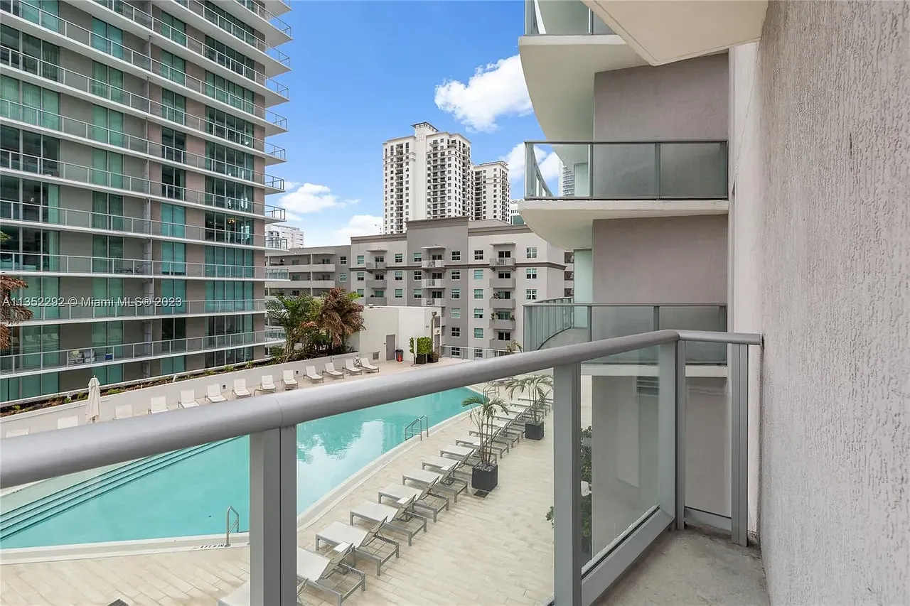 2 bed, 921 sqft, $3,700 — Photo 1