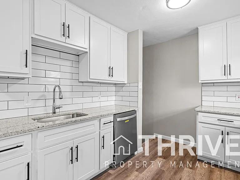 1068 Rainbow Dr — Photo 3