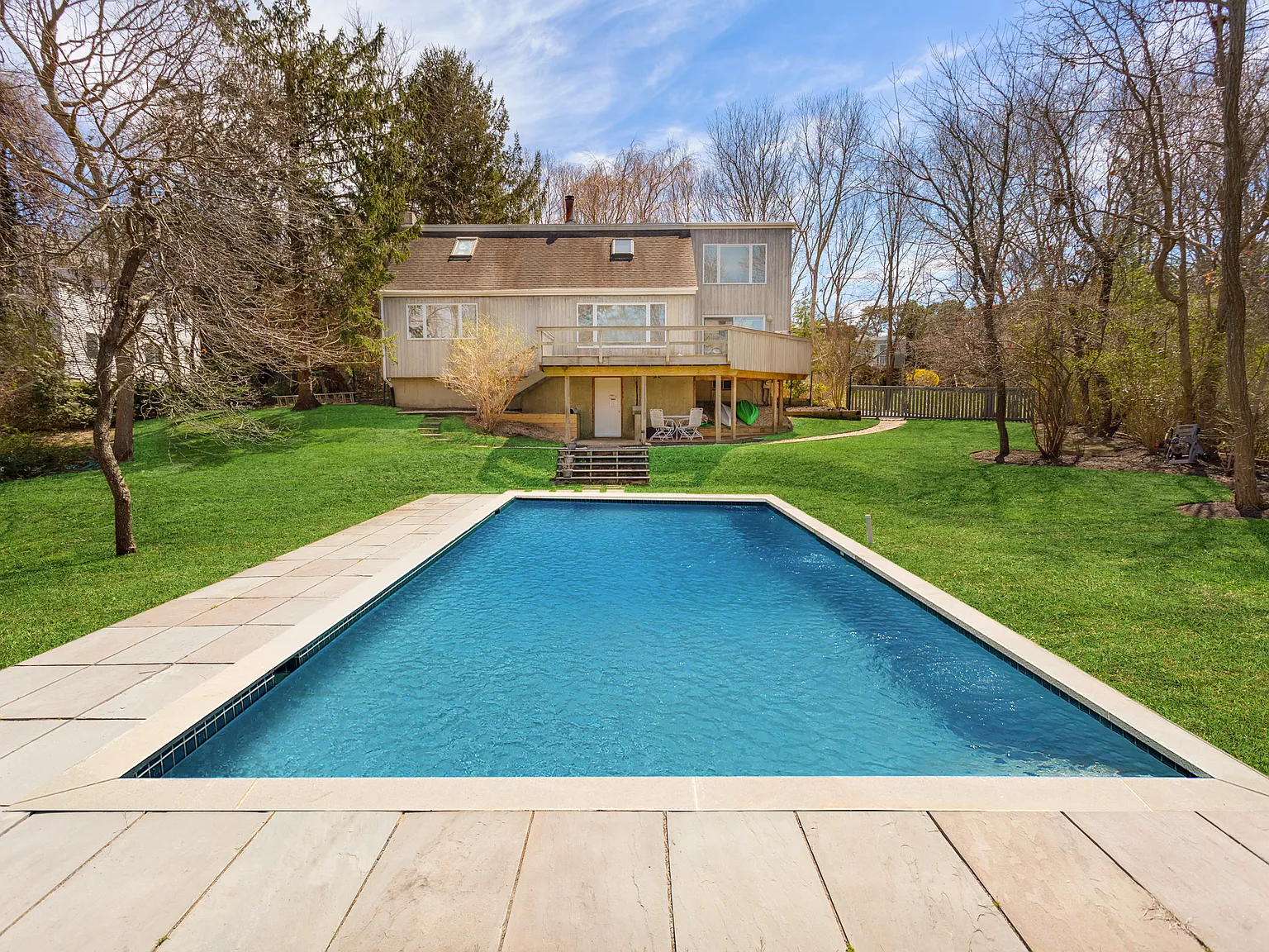 Beautiful Contemporary Shinnecock Hills Rental — Photo 2