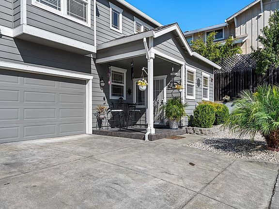 3rd image of 34 W Brookside Drive