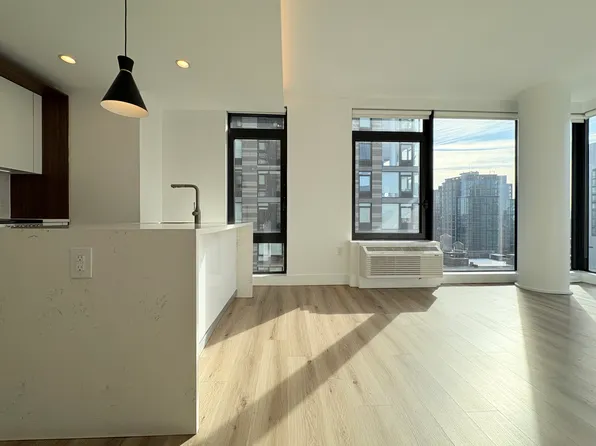 228 East 135th Street image 3 of 18