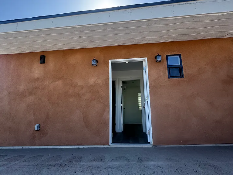 11604 S San Pedro St #3 — Photo 5